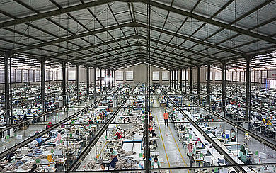 Textil-Produktionshalle in Asien © HTW Berlin