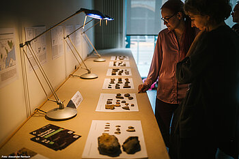 Fundstuecke auf einem Tisch