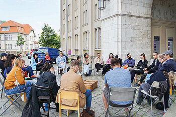 Summer School Industrial Heritage an der HTW Berlin © HTW Berlin/Lea Gleisberg Studierende im Kreis