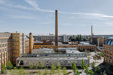 Blick über die Dächer des Campus Wilhelminenhof mit dem markanten Schornstein und historischen Industriegebäuden. © HTW Berlin/Alexander Rentsch Blick über die Dächer des Campus Wilhelminenhof mit dem markanten Schornstein und historischen Industriegebäuden.